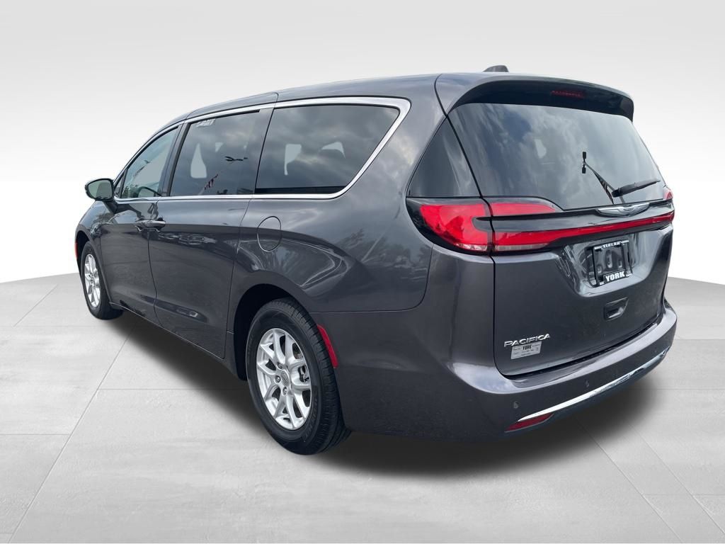 Used 2023 Chrysler Pacifica - photo 5