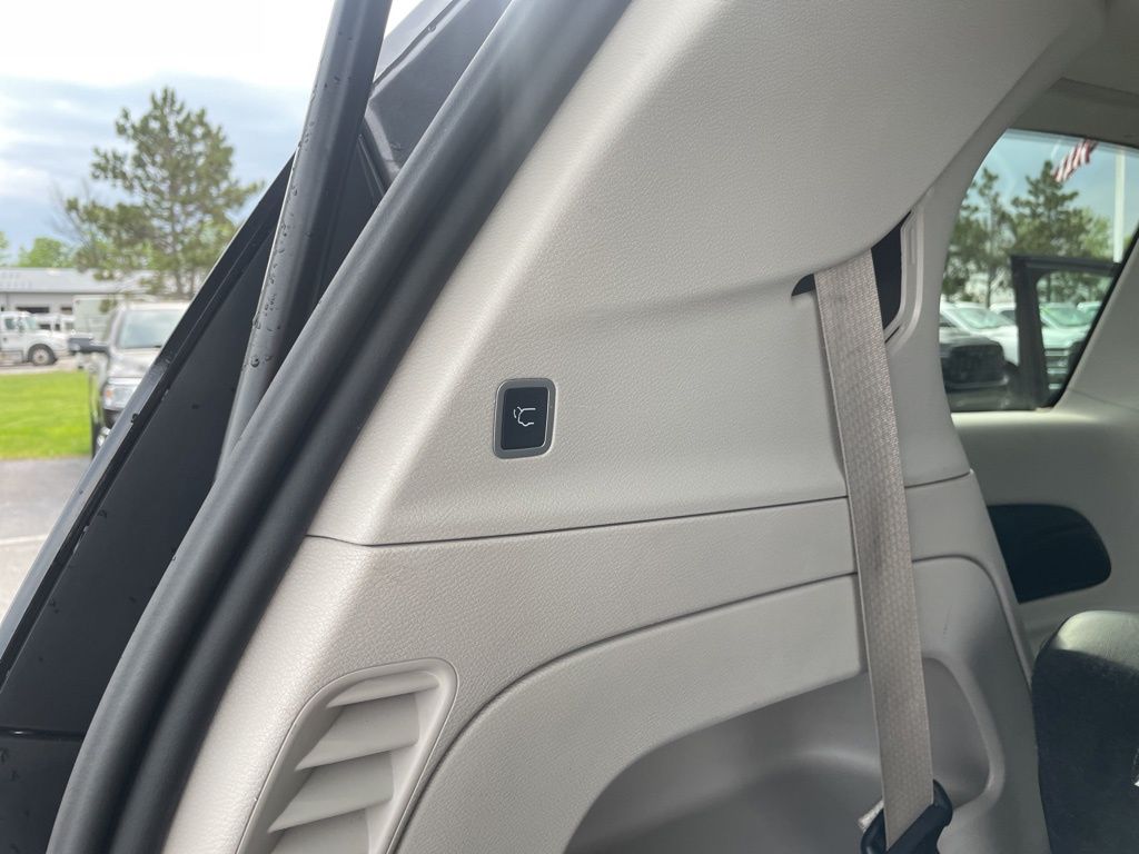 Used 2023 Chrysler Pacifica - photo 35
