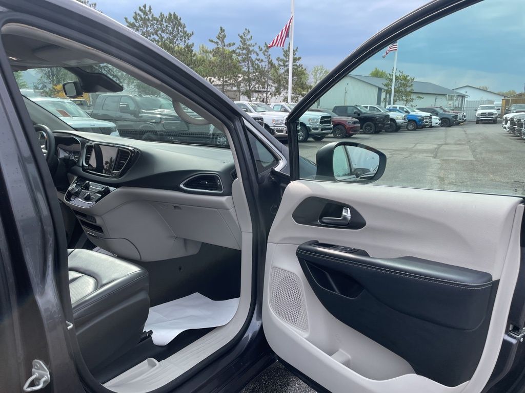 Used 2023 Chrysler Pacifica - photo 37