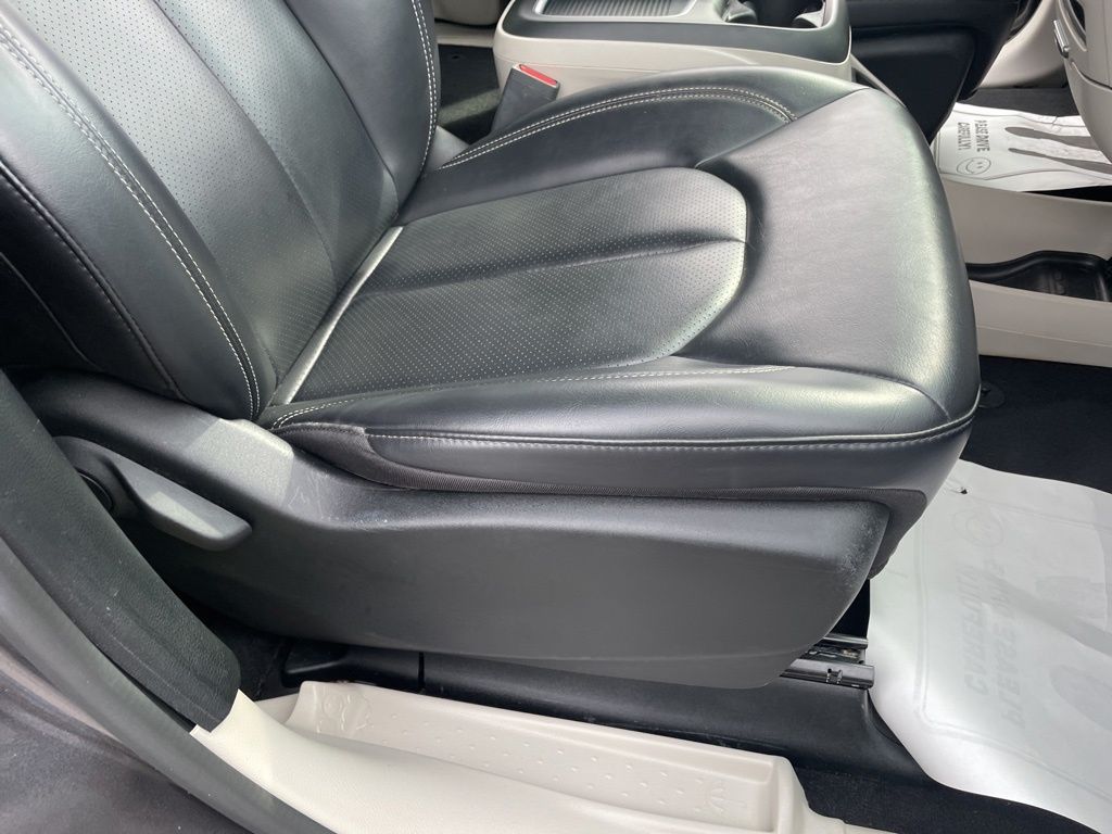 Used 2023 Chrysler Pacifica - photo 40