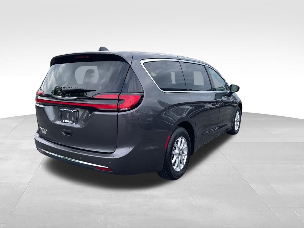 Used 2023 Chrysler Pacifica - photo 7