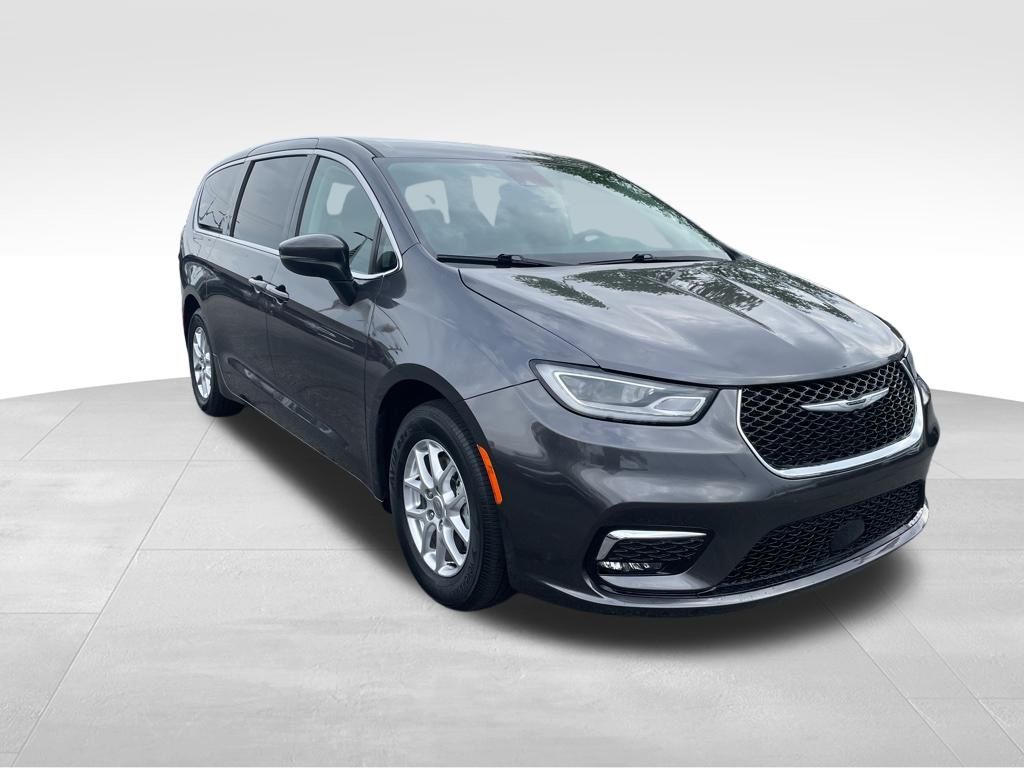 Used 2023 Chrysler Pacifica - photo 9