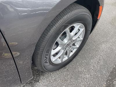Used 2023 Chrysler Pacifica - photo 2