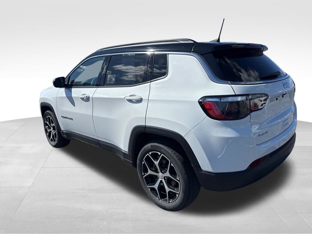 Used 2024 Jeep Compass - photo 5