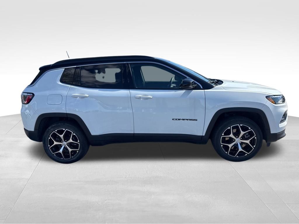 Used 2024 Jeep Compass - photo 8