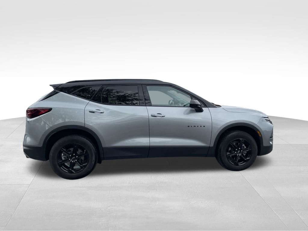Used 2023 Chevrolet Blazer - photo 8