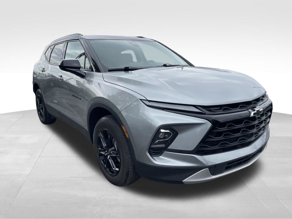 Used 2023 Chevrolet Blazer - photo 9