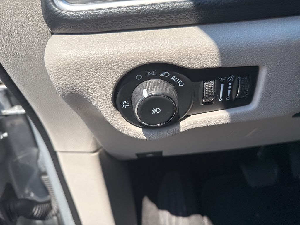 Used 2024 Chrysler Pacifica - photo 20