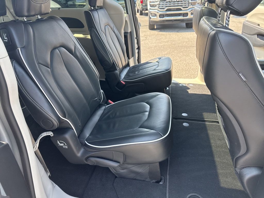 Used 2024 Chrysler Pacifica - photo 27