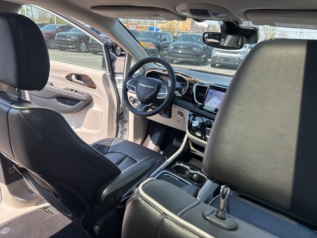 Used 2024 Chrysler Pacifica - photo 29