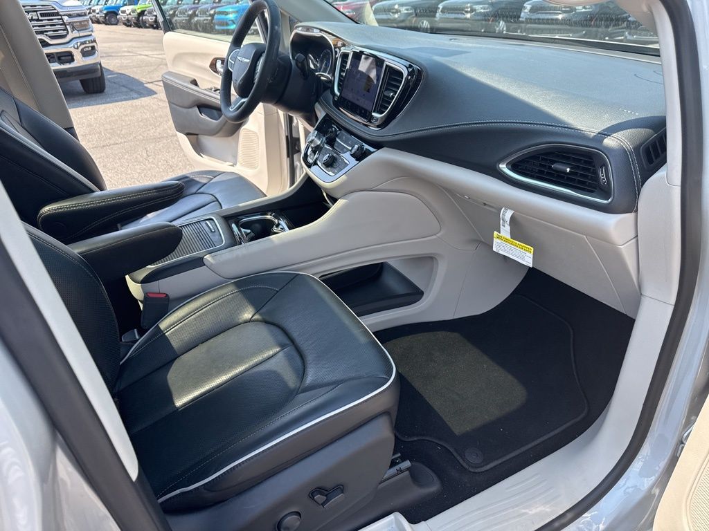 Used 2024 Chrysler Pacifica - photo 30