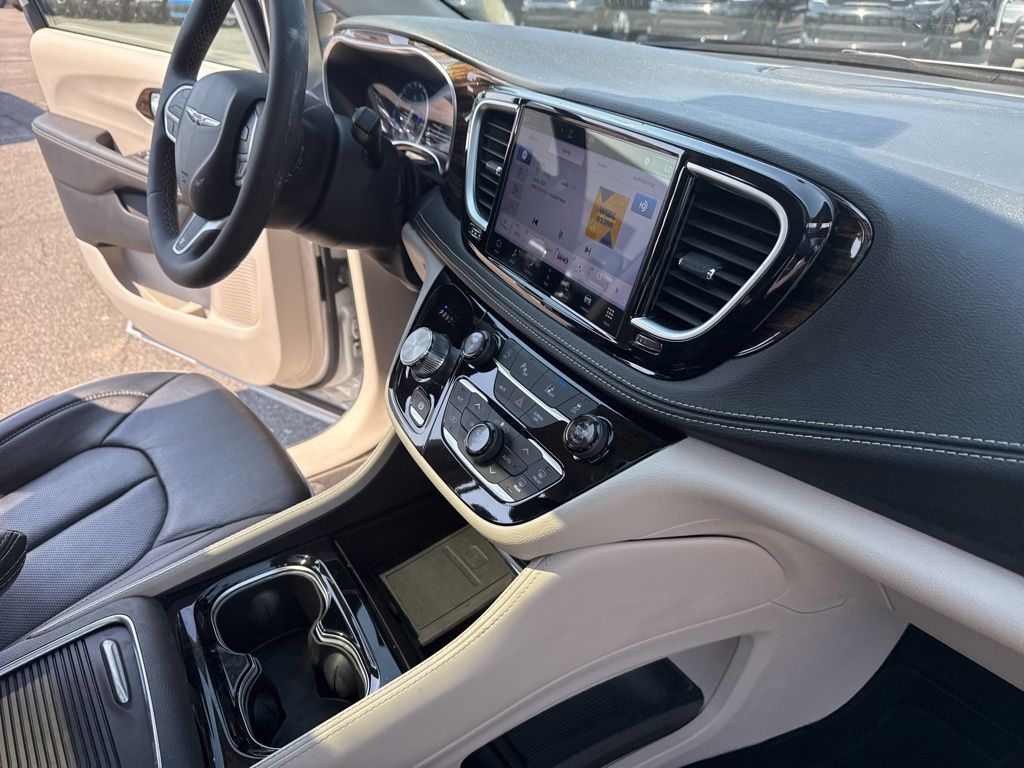 Used 2024 Chrysler Pacifica - photo 31