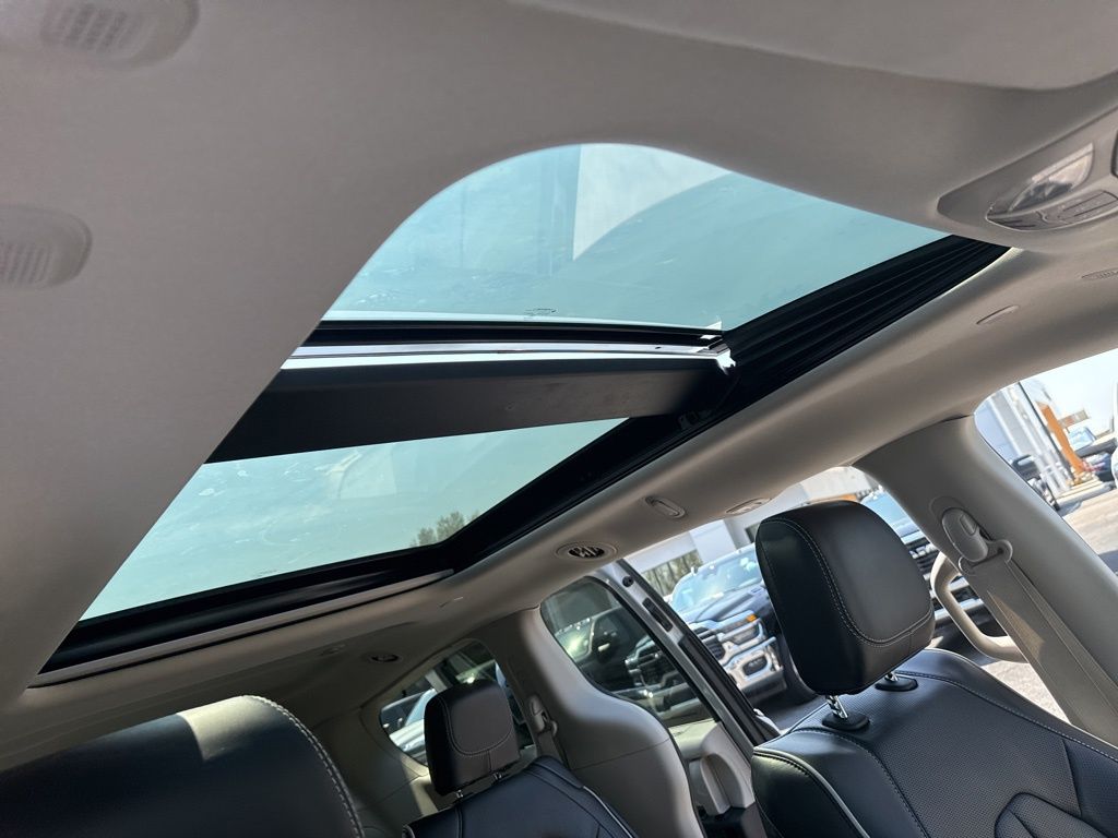 Used 2024 Chrysler Pacifica - photo 33