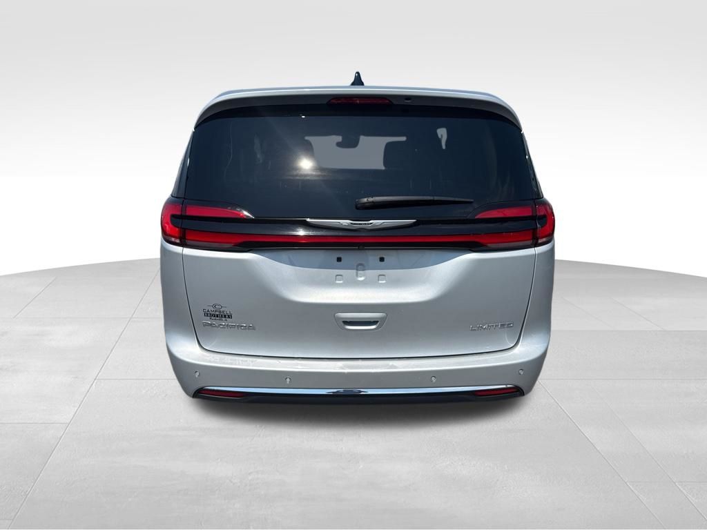 Used 2024 Chrysler Pacifica - photo 6