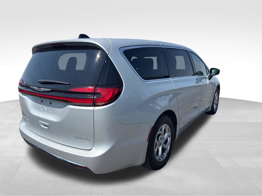 Used 2024 Chrysler Pacifica - photo 7