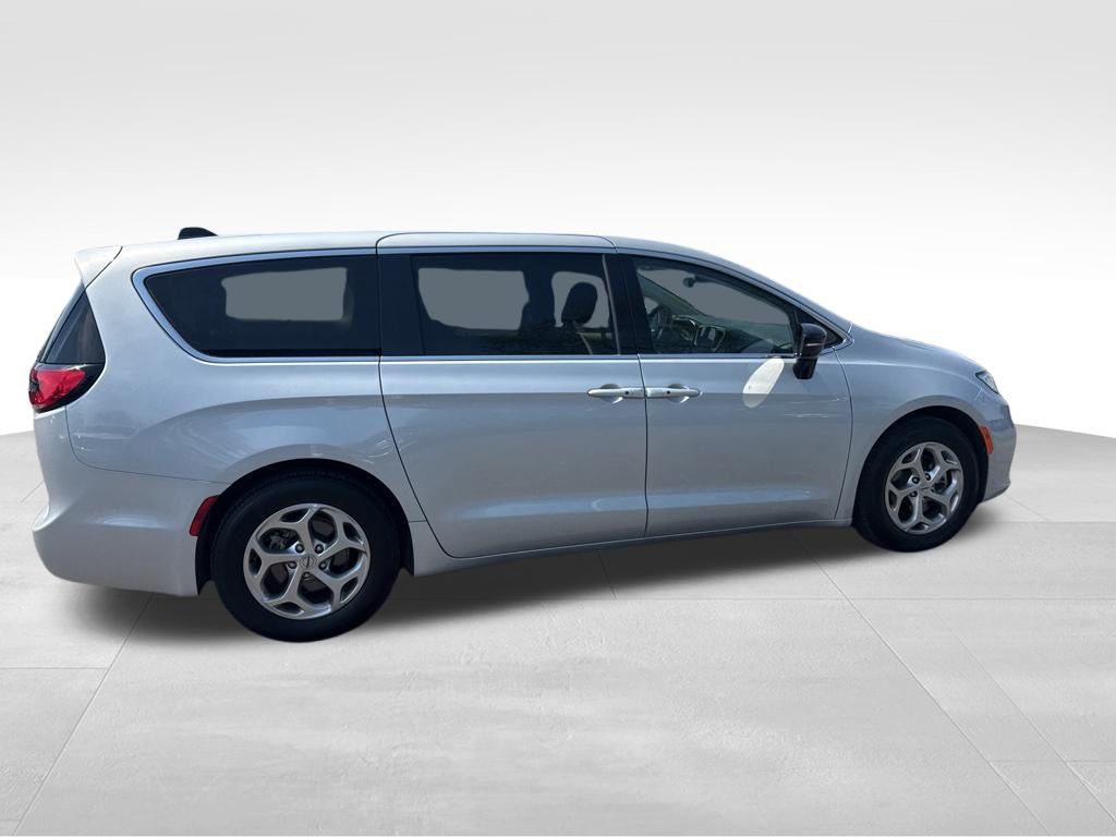 Used 2024 Chrysler Pacifica - photo 8