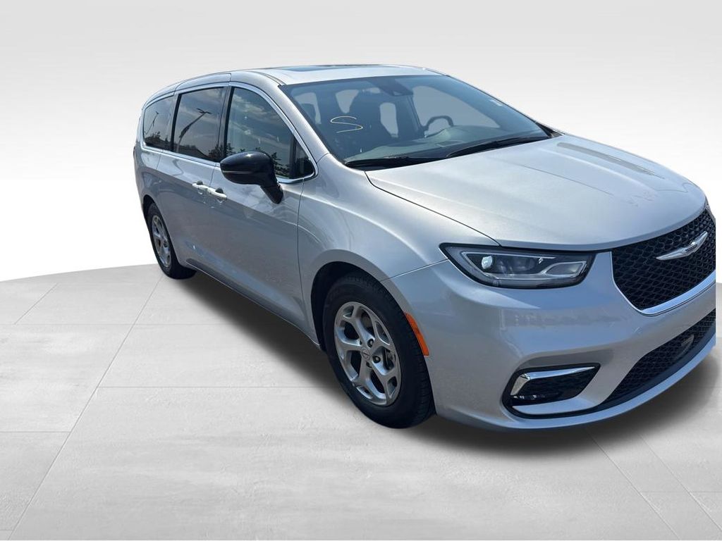 Used 2024 Chrysler Pacifica - photo 9