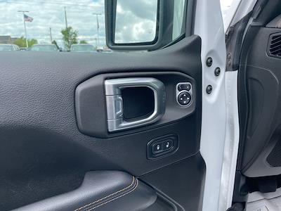 Used 2022 Jeep Gladiator - photo 2