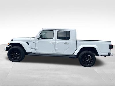Used 2022 Jeep Gladiator - photo 2