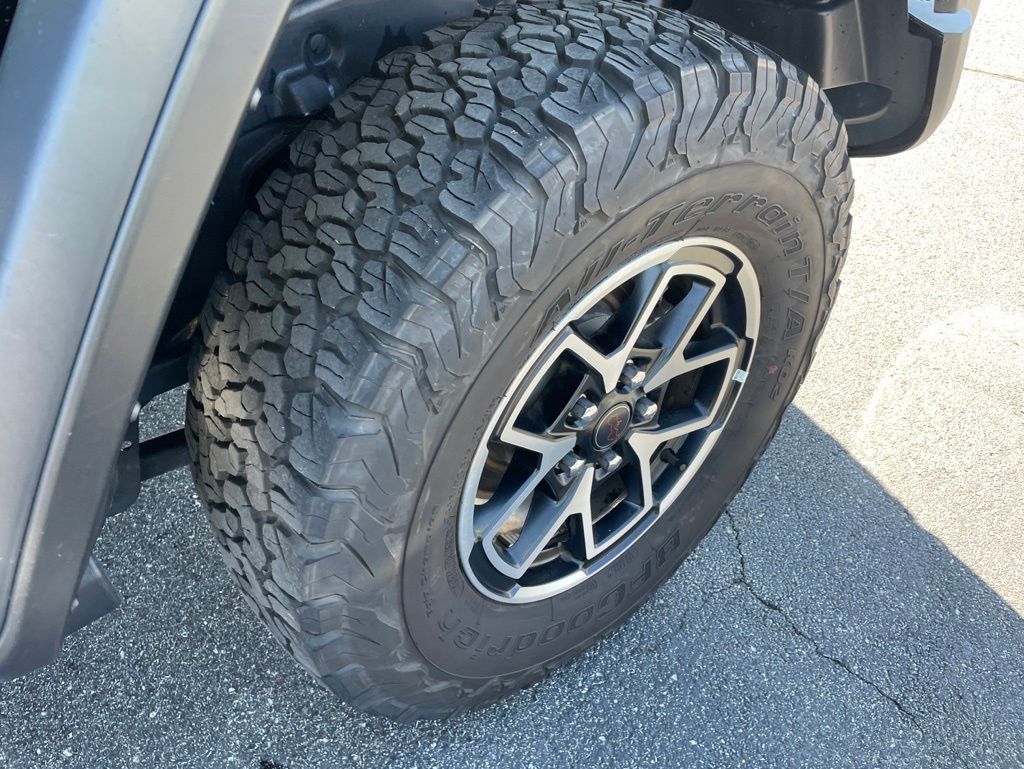 Used 2025 Jeep Wrangler - photo 12
