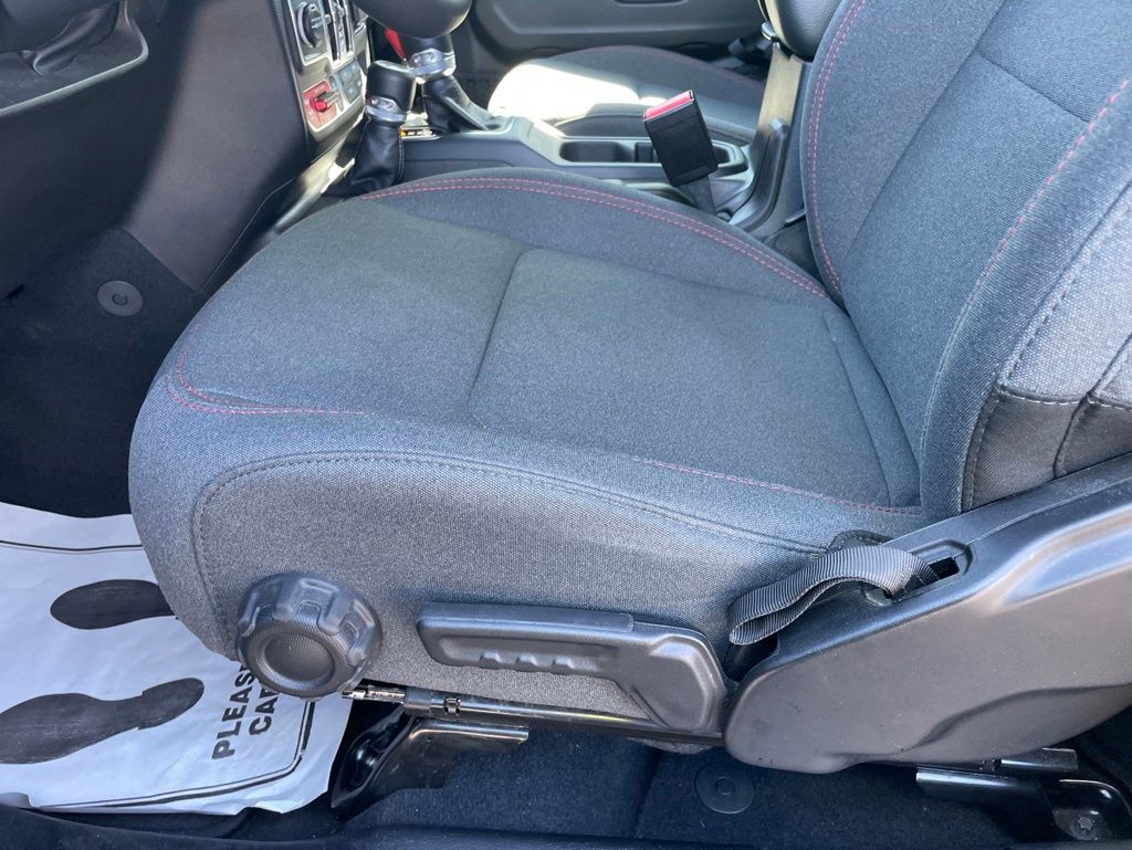 Used 2025 Jeep Wrangler - photo 4