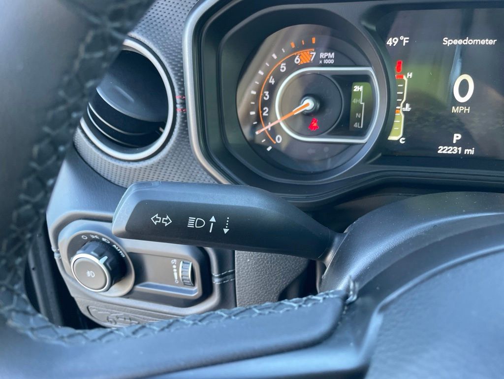 Used 2025 Jeep Wrangler - photo 7