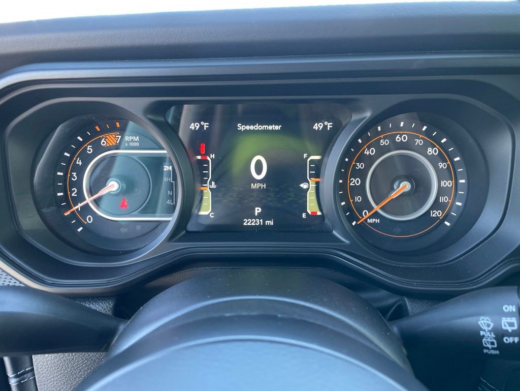 Used 2025 Jeep Wrangler - photo 8