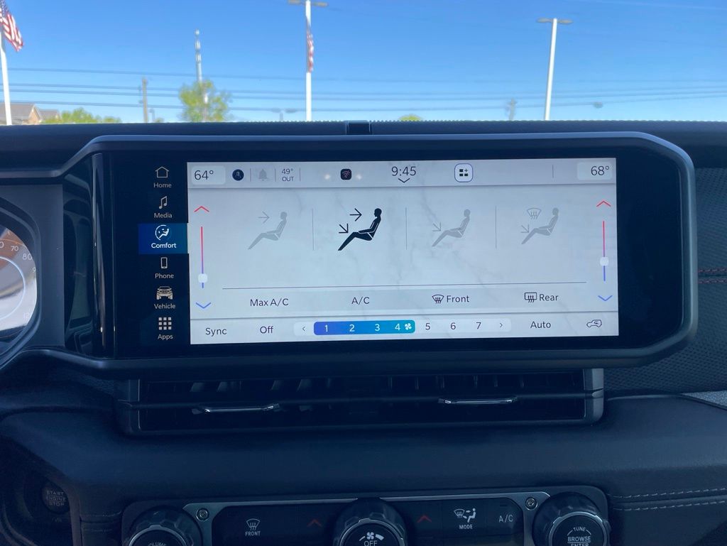 Used 2025 Jeep Wrangler - photo 11