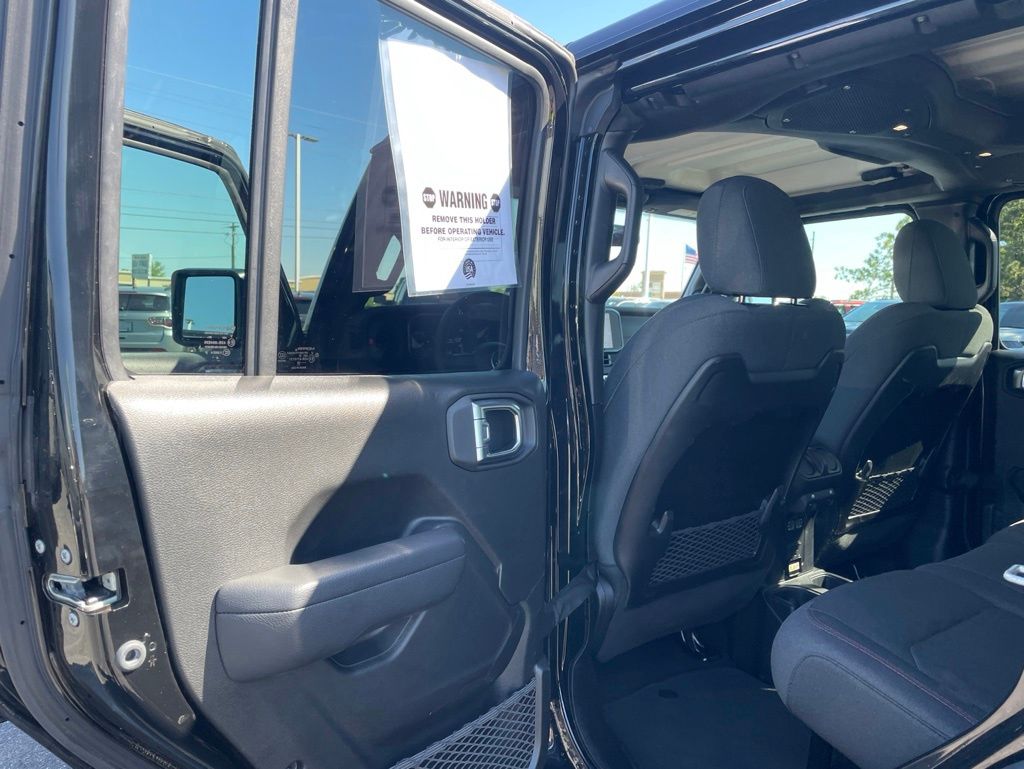 Used 2025 Jeep Wrangler - photo 14