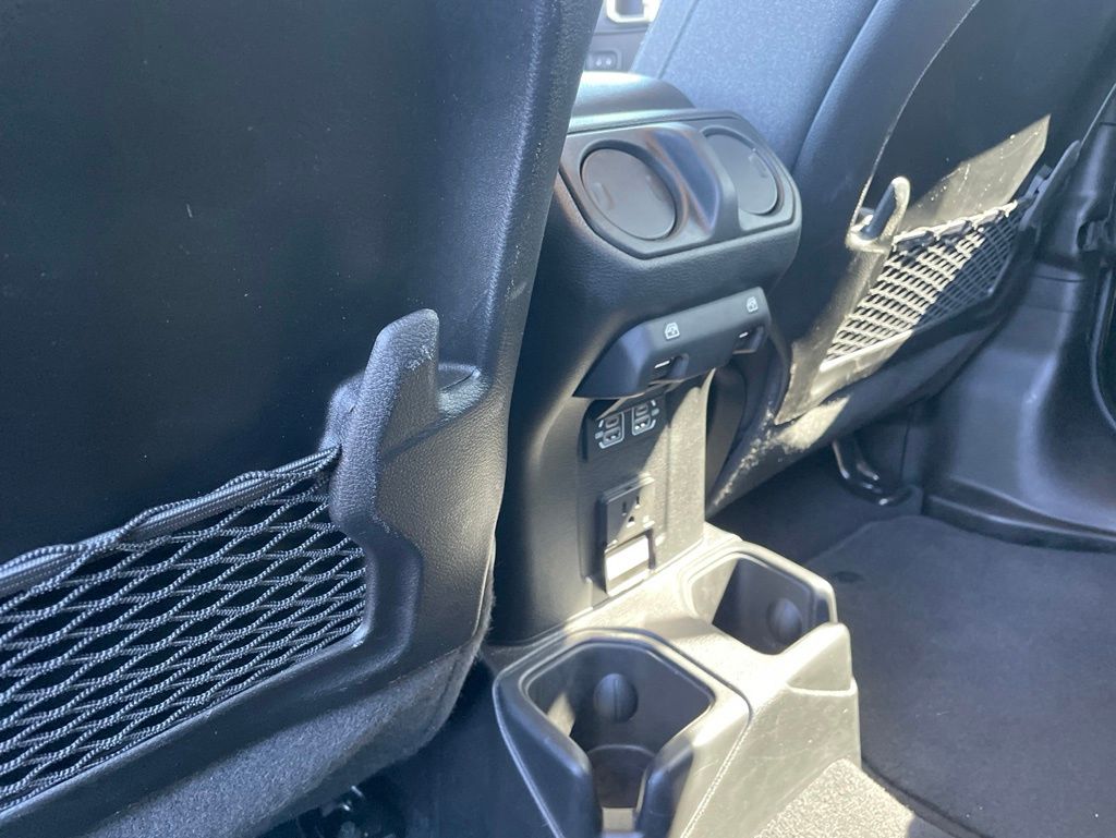 Used 2025 Jeep Wrangler - photo 15