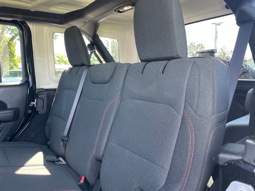 Used 2025 Jeep Wrangler - photo 16
