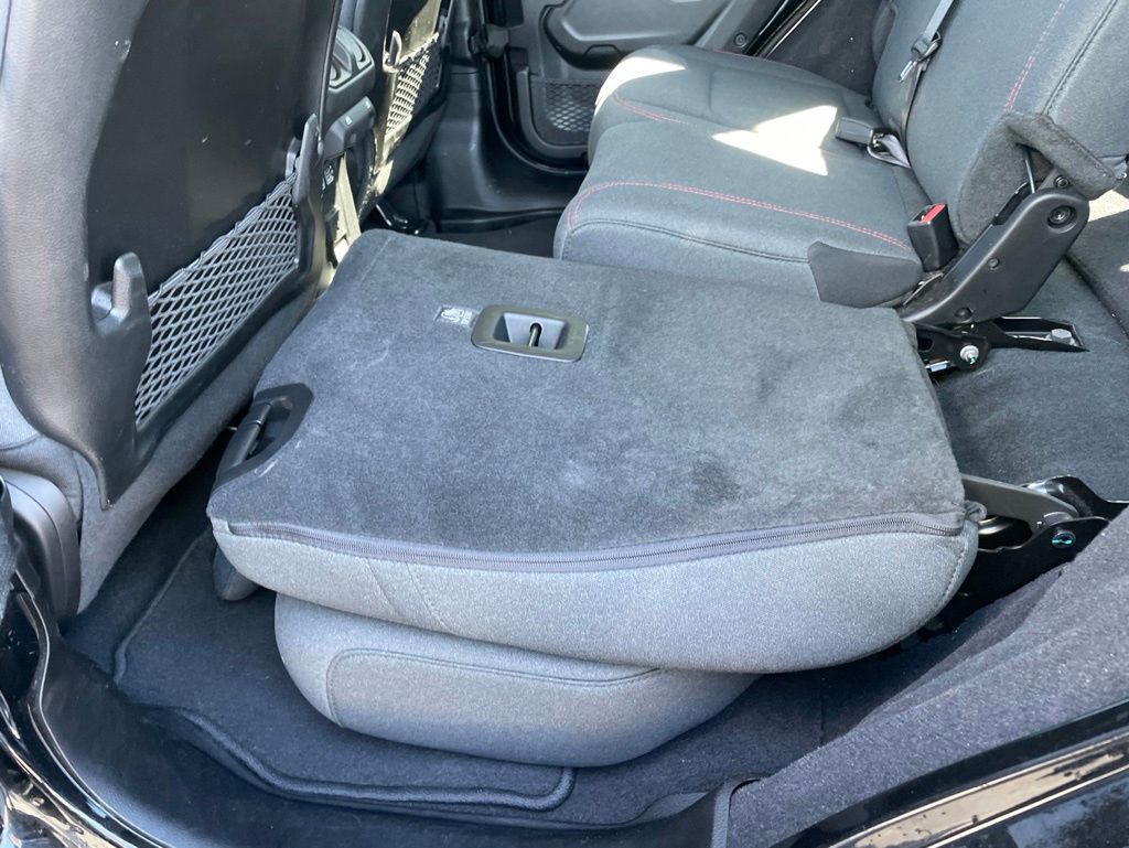 Used 2025 Jeep Wrangler - photo 17