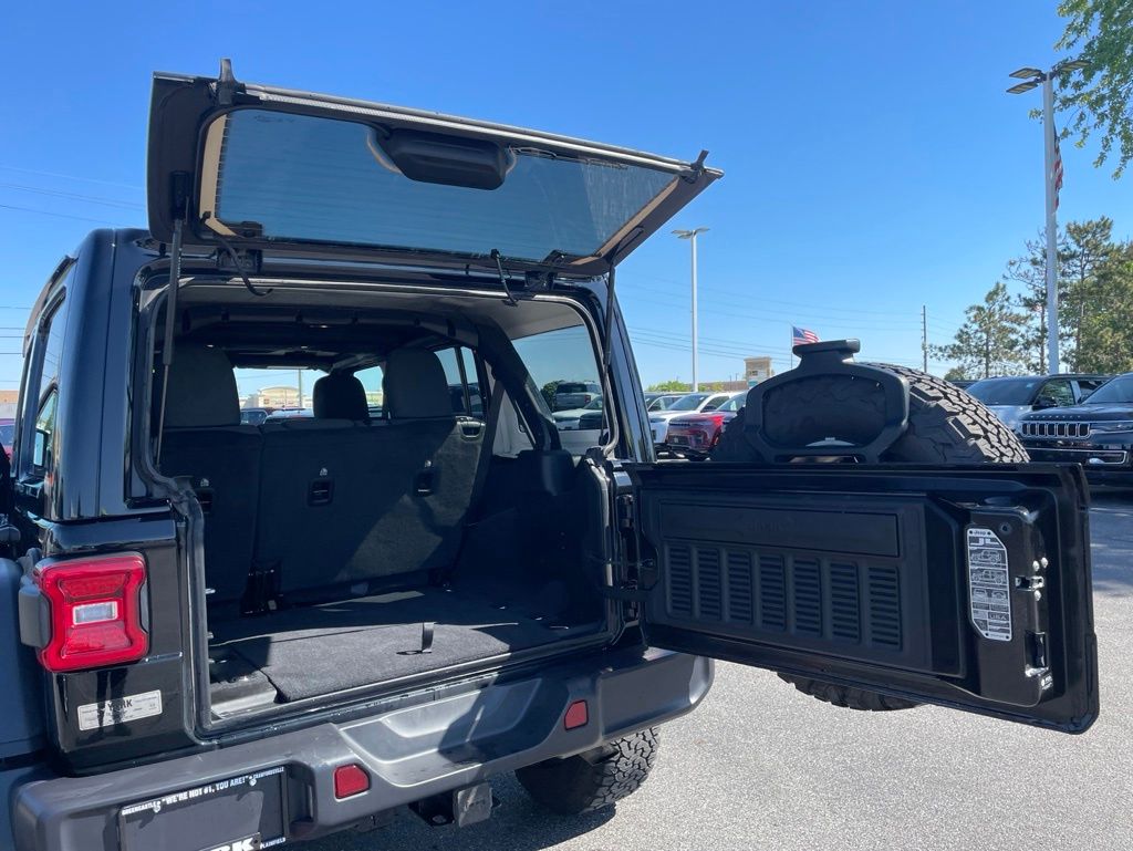 Used 2025 Jeep Wrangler - photo 18