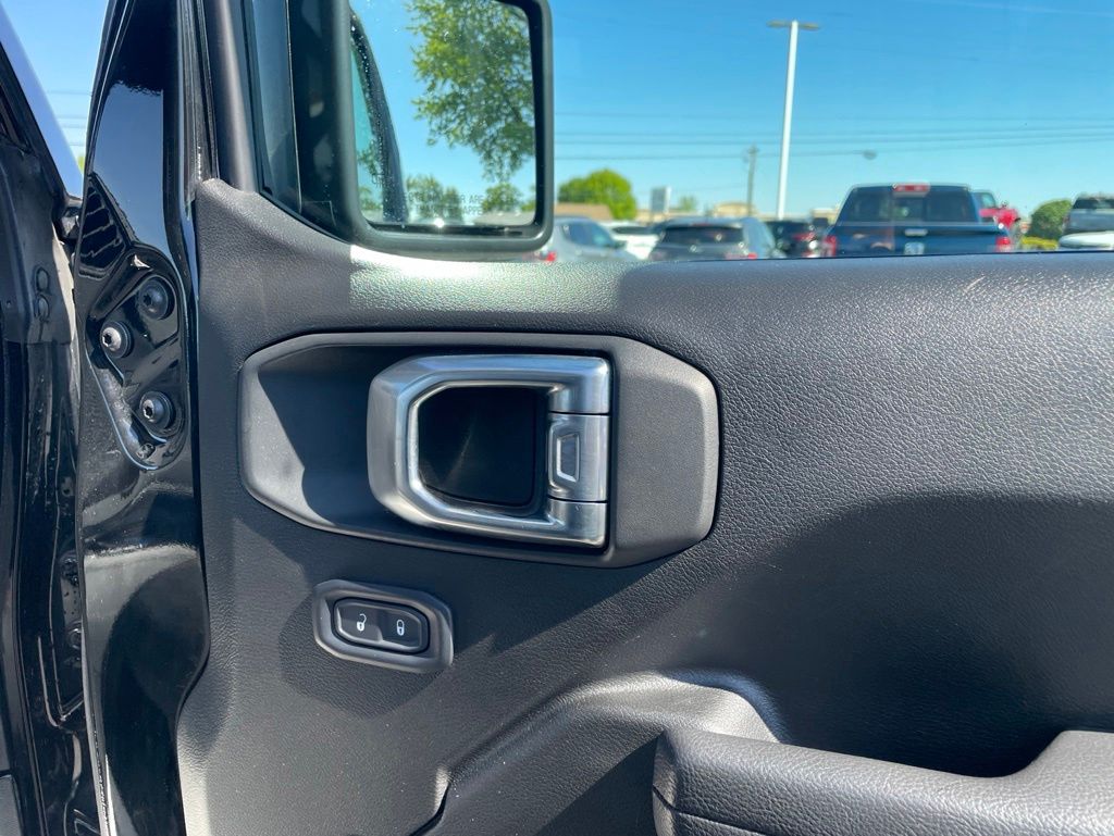 Used 2025 Jeep Wrangler - photo 21