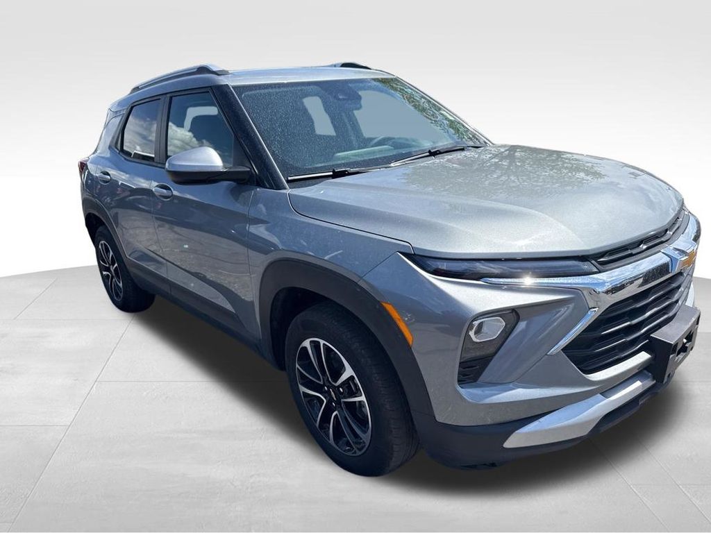 Used 2025 Chevrolet Trailblazer - photo 9