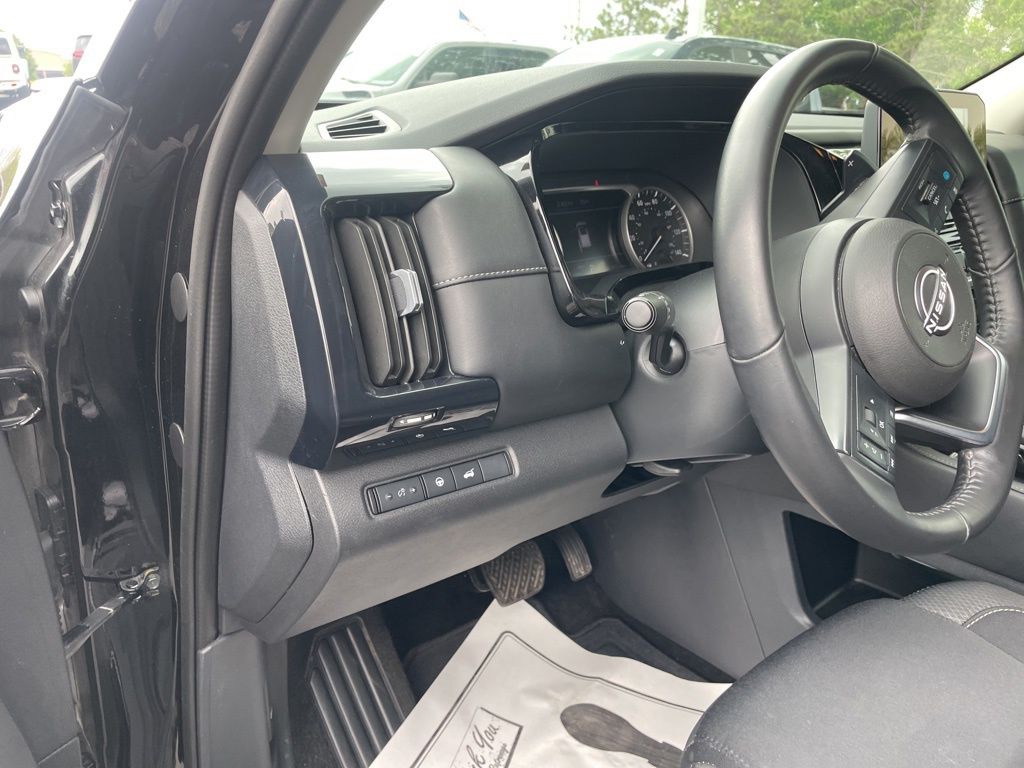 Used 2025 Nissan Pathfinder - photo 21