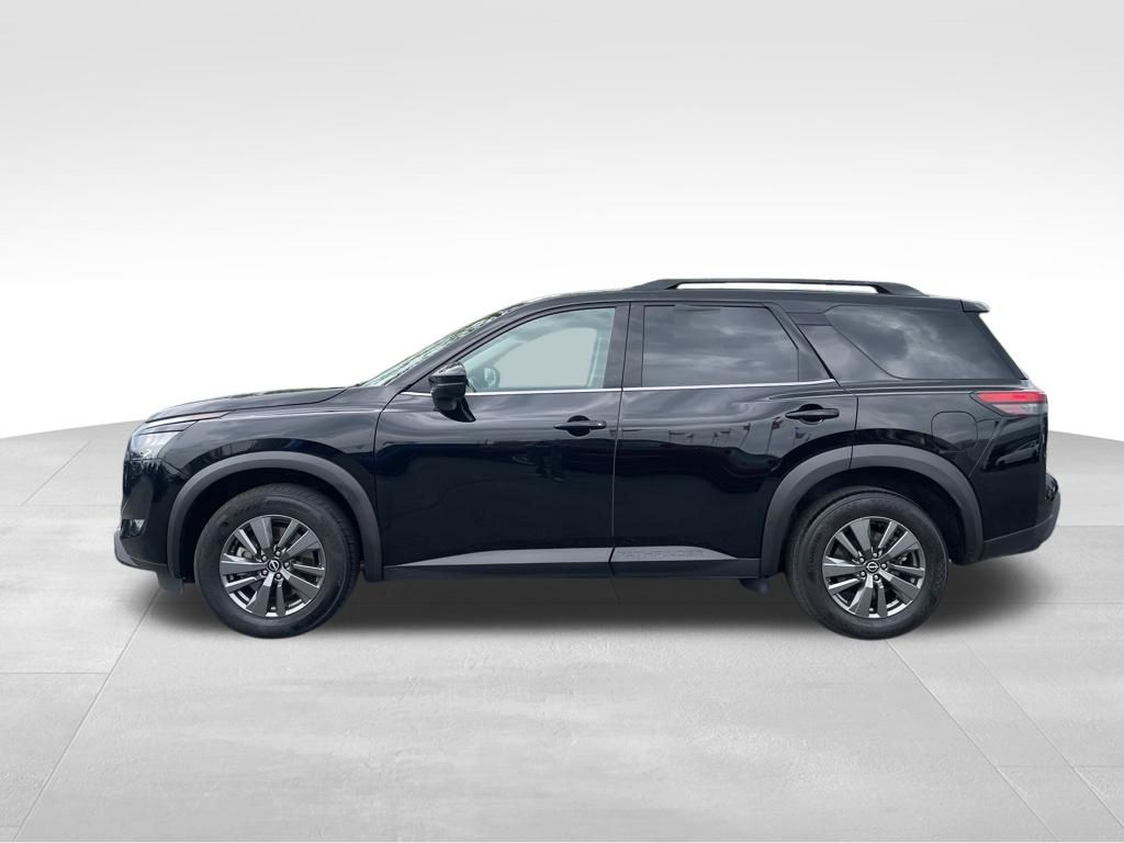 Used 2025 Nissan Pathfinder - photo 2