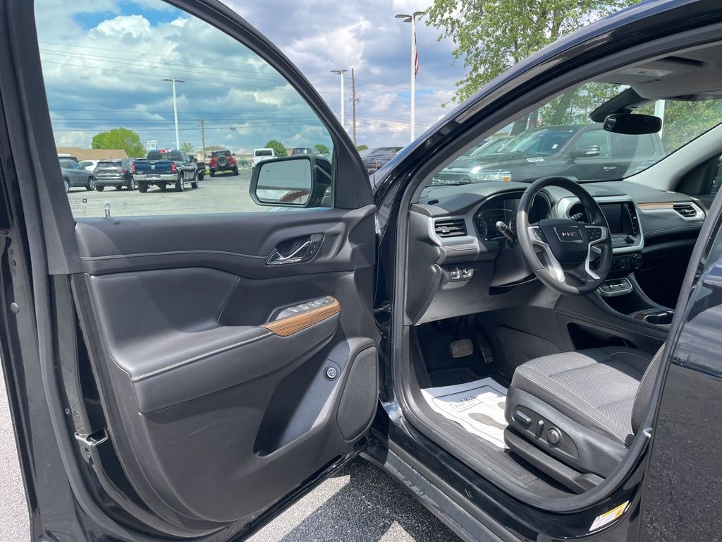 Used 2023 GMC Acadia - photo 17