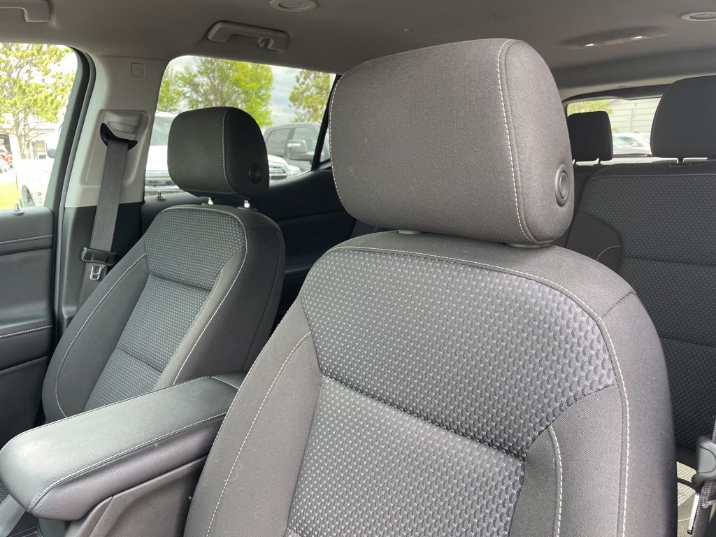 Used 2023 GMC Acadia - photo 19