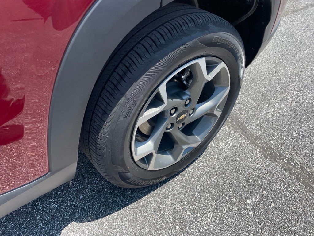 Used 2025 Chevrolet Trax - photo 11