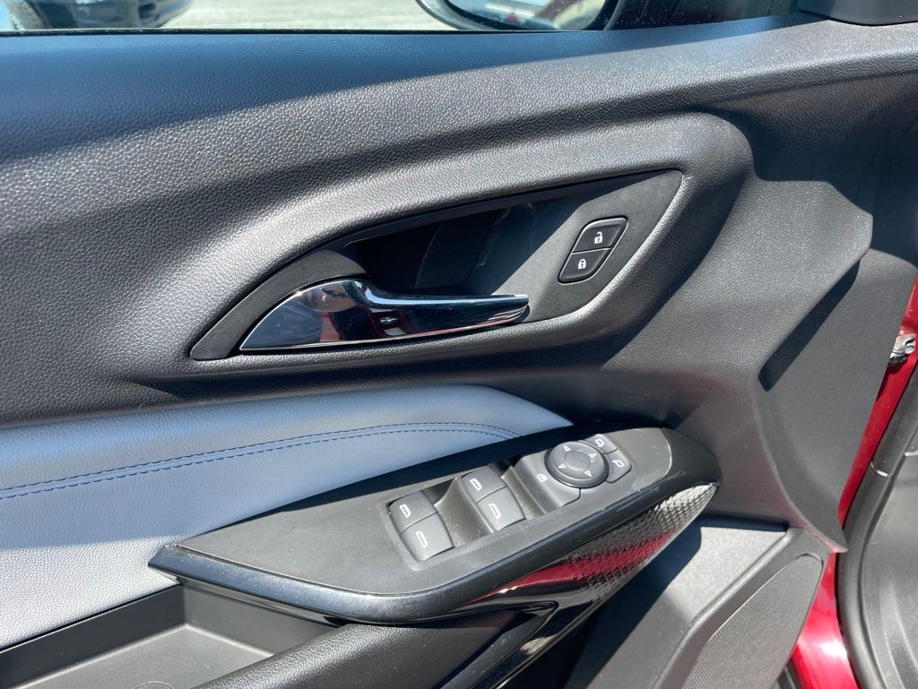 Used 2025 Chevrolet Trax - photo 18