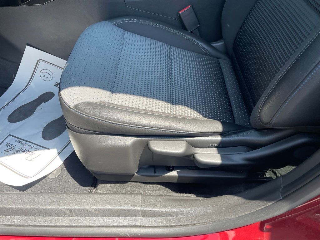 Used 2025 Chevrolet Trax - photo 20
