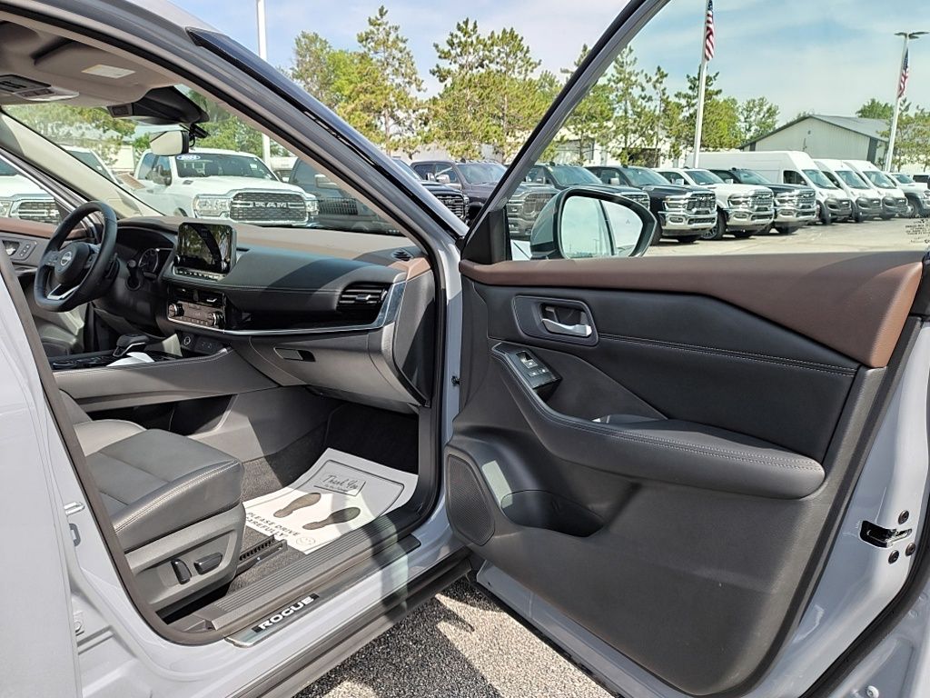 Used 2023 Nissan Rogue - photo 37