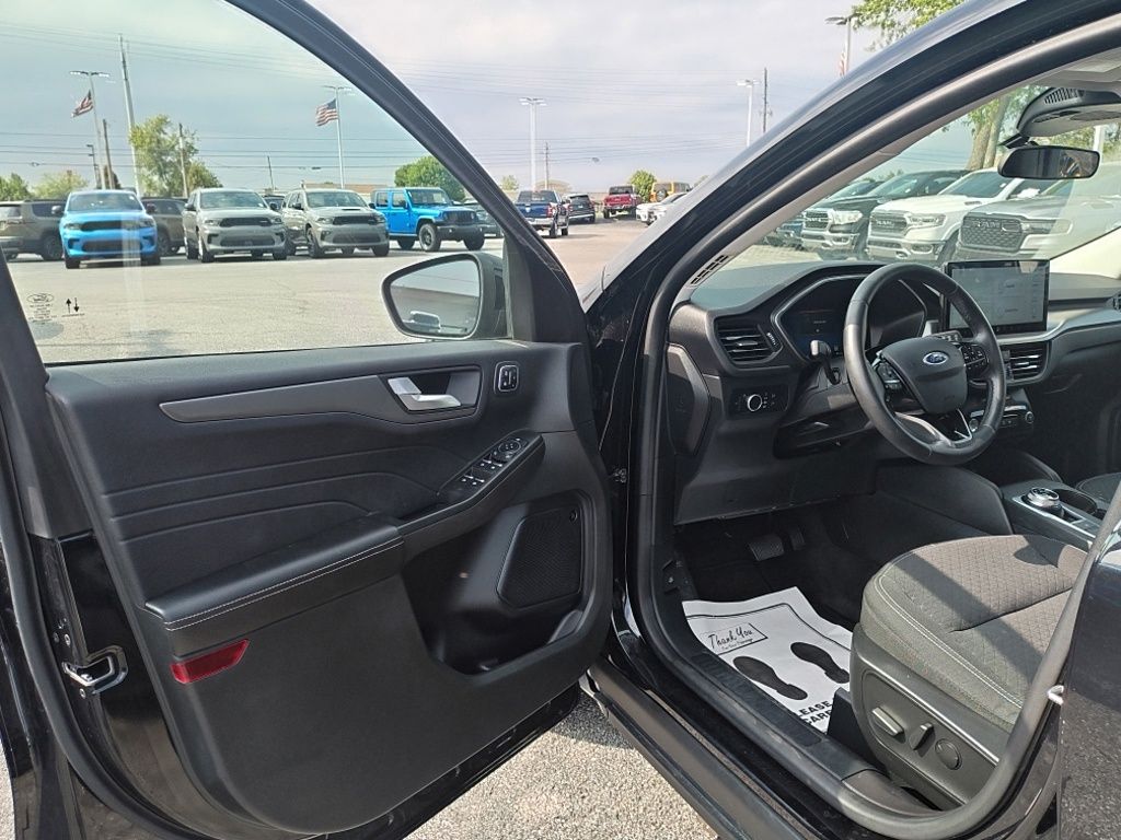 Used 2023 Ford Escape - photo 17