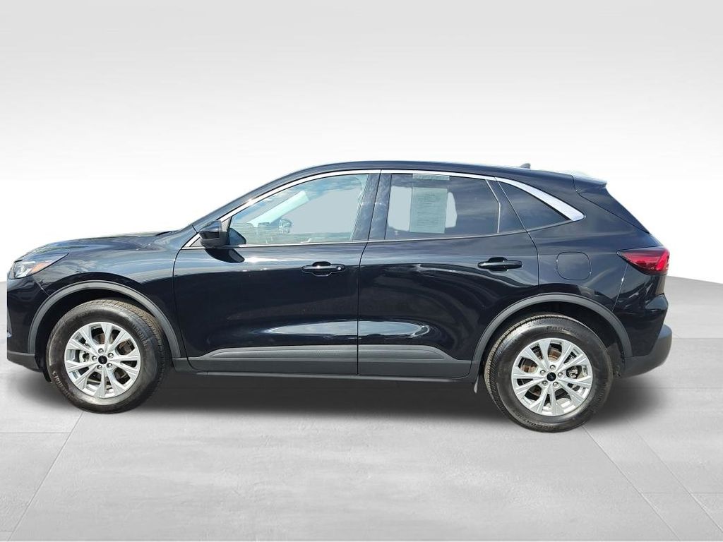 Used 2023 Ford Escape - photo 2