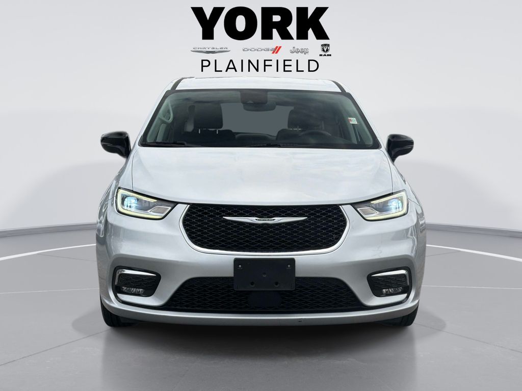 Used 2024 Chrysler Pacifica - photo 2