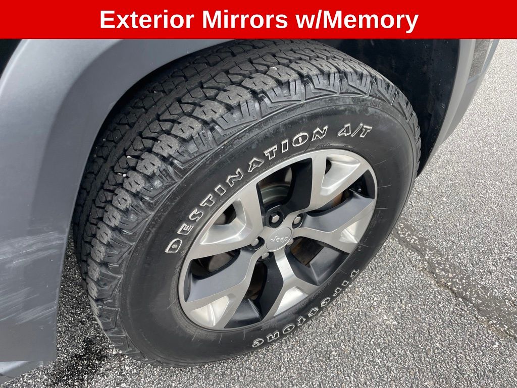 Used 2017 Jeep Cherokee - photo 16