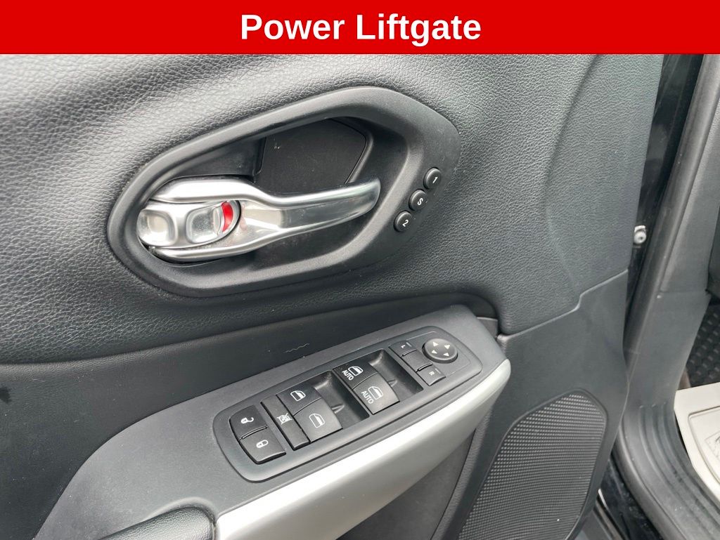 Used 2017 Jeep Cherokee - photo 4