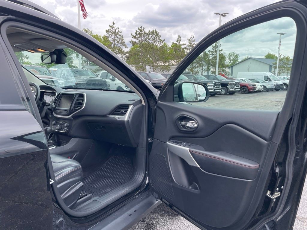 Used 2017 Jeep Cherokee - photo 26