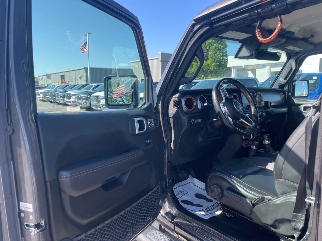 Used 2021 Jeep Gladiator - photo 2
